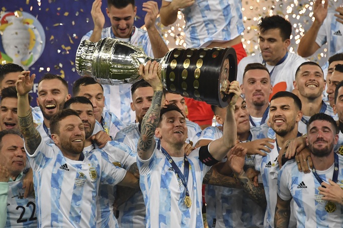 argentina-angkat-trofi-conmebol-copa-amrica-ke-15.jpg