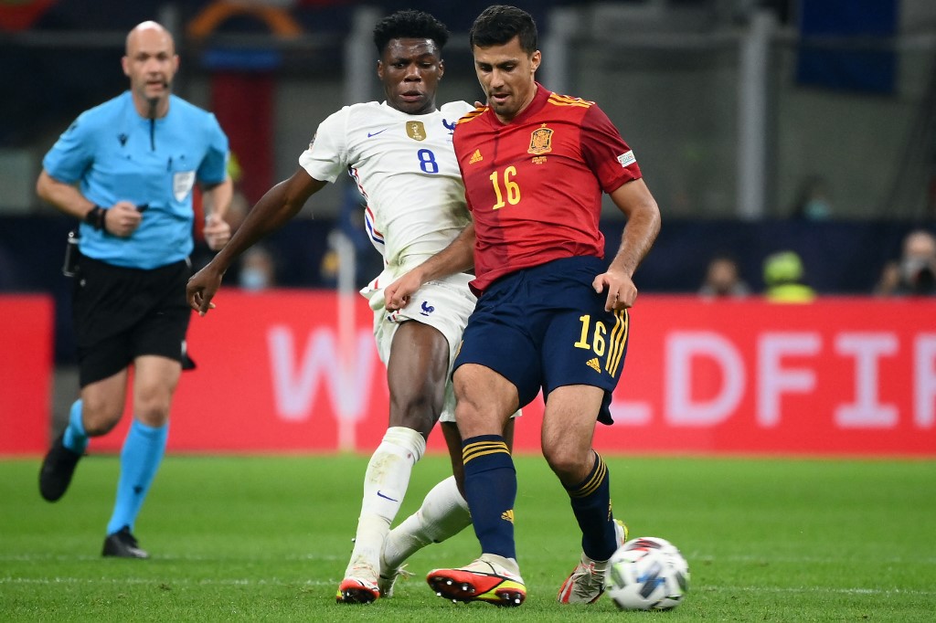 aurlien-tchouameni-vs-rodri-di-final-nations-league-antara-spanyol-vs-prancis.jpg