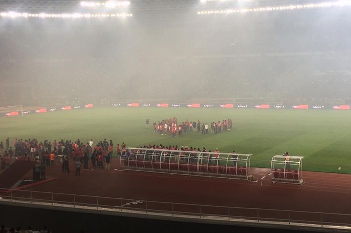 bambang-pamungkas-gantung-sepatu-ini-ungkapan-sang-striker-untuk-the-jakmania.jpg