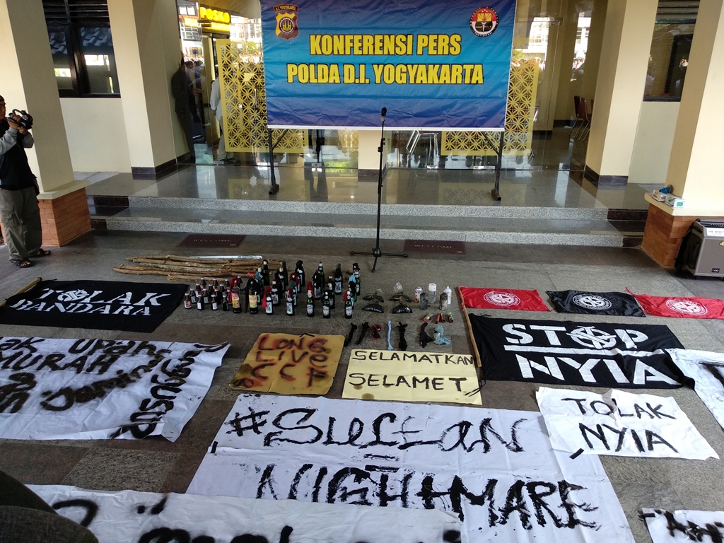 Pagi Ini Polda DIY Gelar Barang Bukti Aksi Unjuk Rasa yang Berujung Rusuh di Simpang UIN Kalijaga