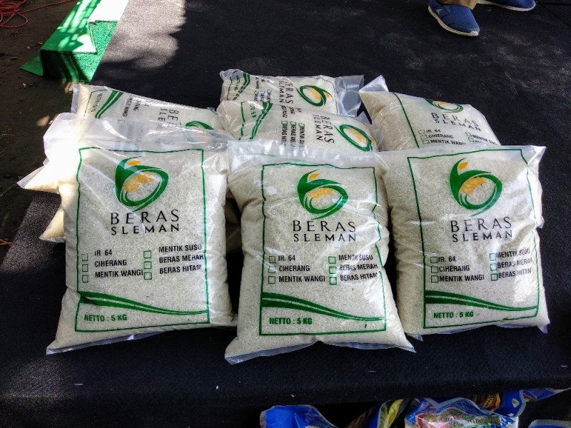 beras-sleman-siap-tembus-pasar-diy-dan-jateng-dipasarkan-di-126-jaringan-toko-modern.jpg