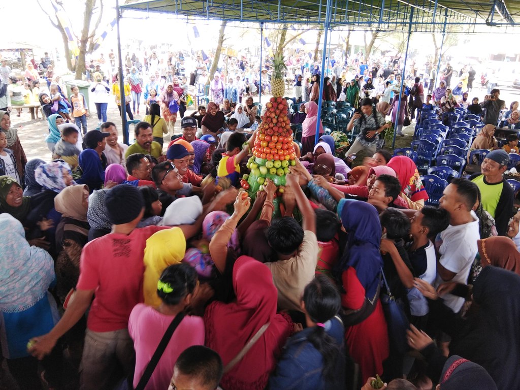 berebut-gunungan-di-pantai-kuwaru_20180304_202407.jpg