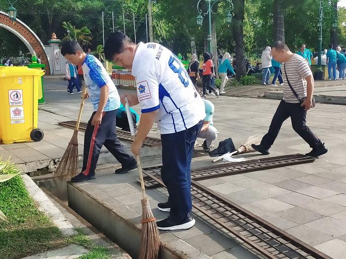 Peringati World Clean Up Day, Pemkab Kulon Progo Gelar Aksi Bersih-bersih Alun-alun Wates