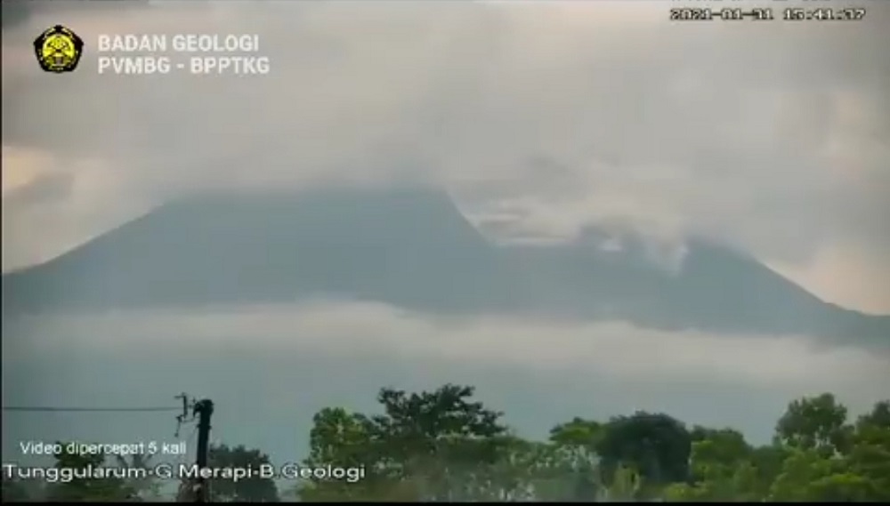 breaking-news-erupsi-gunung-merapi-awan-panas-sejauh-600-meter-terpantau-sore-ini.jpg