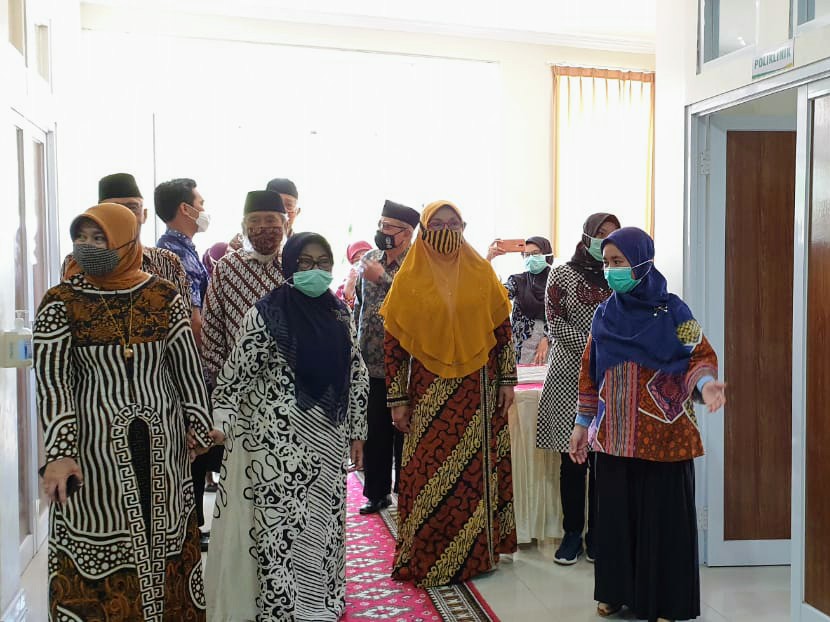 bupati-gunungkidul-badingah-meninjau-ruangan-klinik-utama-milik-pdhi.jpg