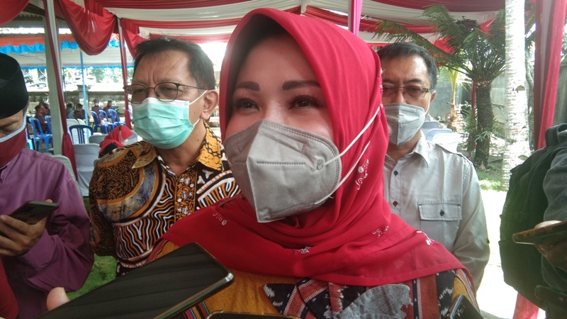 bupati-klaten-secara-bergilir-masyarakat-akan-menerima-vaksin-covid-19.jpg