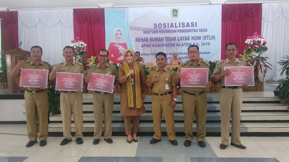bupati-klaten-serahkan-dana-rtlh-2500-unit-senilai-rp-25-miliar.jpg
