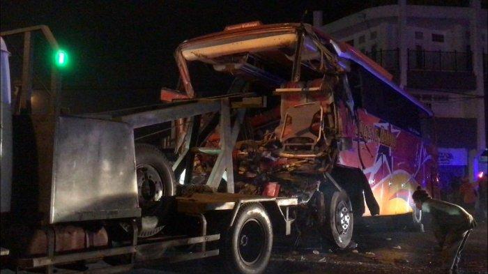bus-sugeng-rahayu-tabrak-benteng-takeshi-di-wonosobo-sopir-tewas-di-tempat.jpg