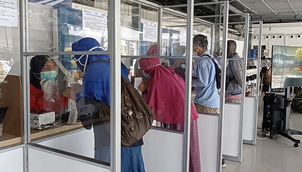 calon-penumpang-gunakan-genose-c-19-untuk-pemeriksaan-covid-19-di-stasiun-tugu-yogyakarta.jpg