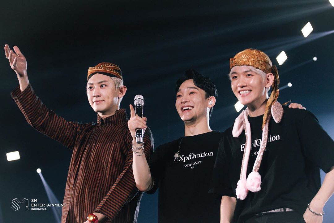 chanyeol-dan-baekhyun-pakai-blangkon-exo-ingin-tambah-jadwal-konser-di-indonesia-1.jpg