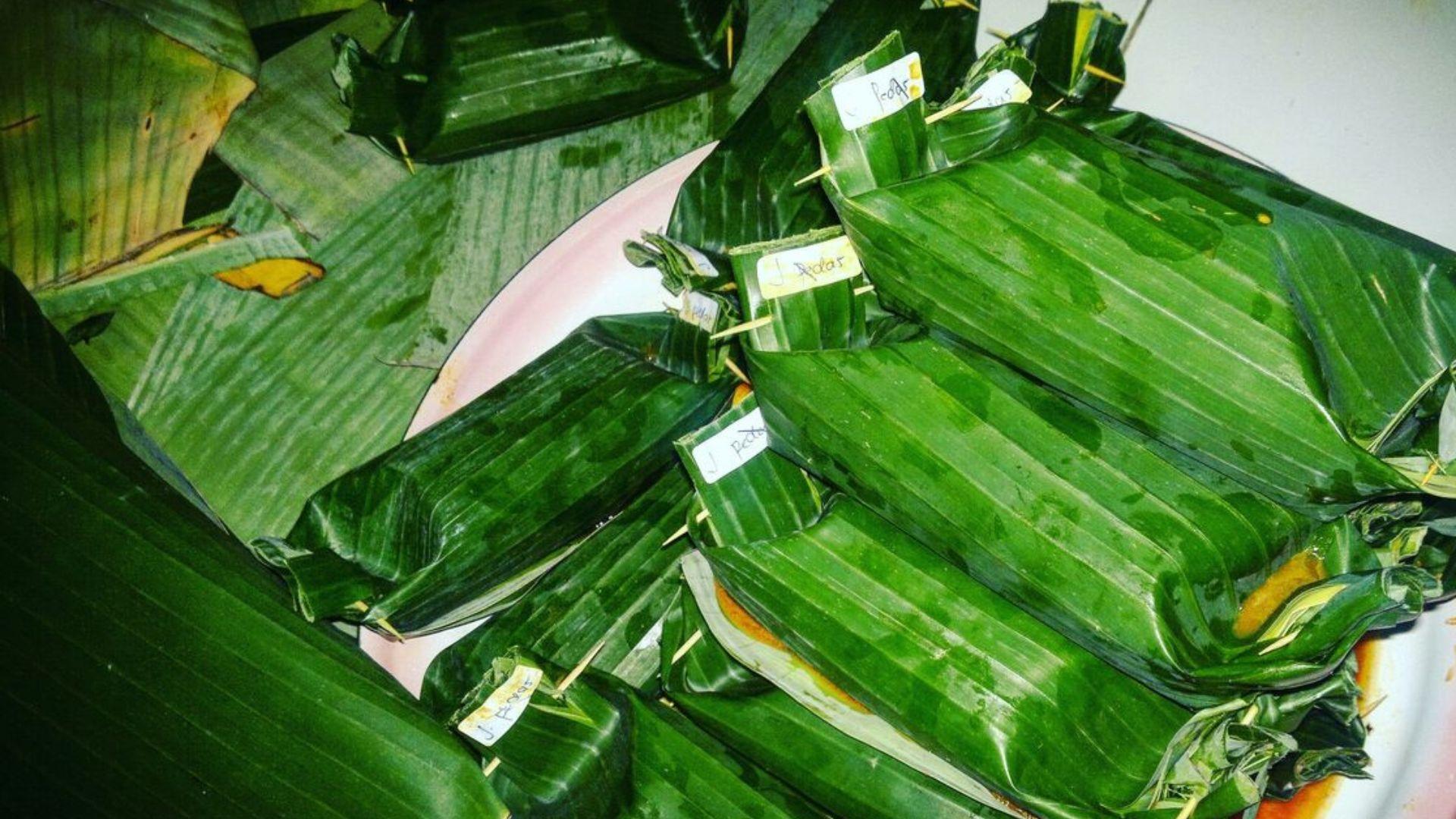daun-pisang-digunakan-sebagai-pembungkus-makanan.jpg