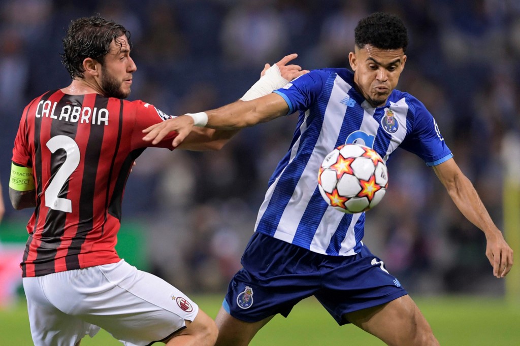davide-calabria-vs-luis-diaz-di-liga-champions-antara-fc-porto-vs-ac-milan.jpg