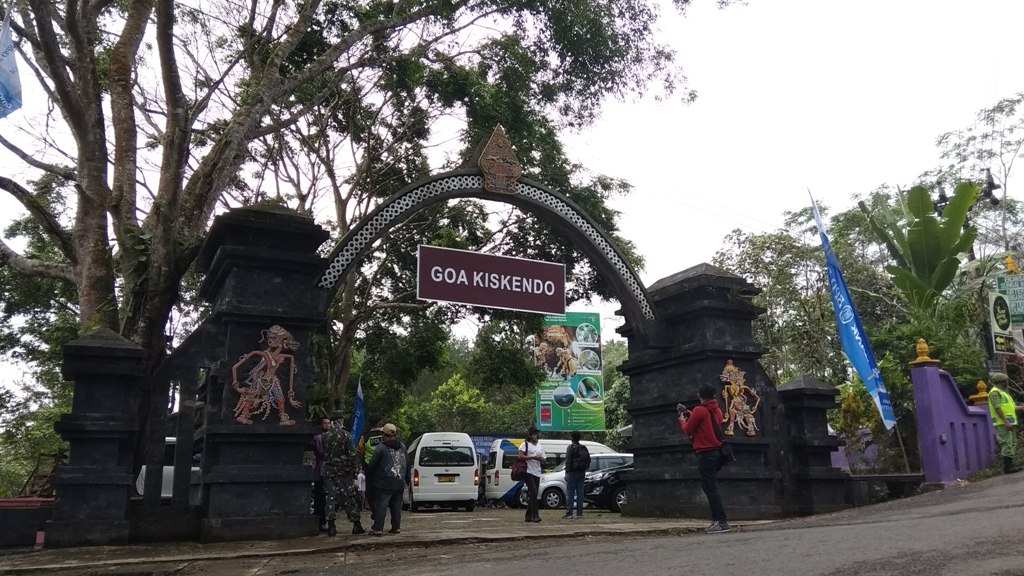 destinasi-wisata-goa-kiskendo-di-kalurahan-jatimulyo-scp.jpg
