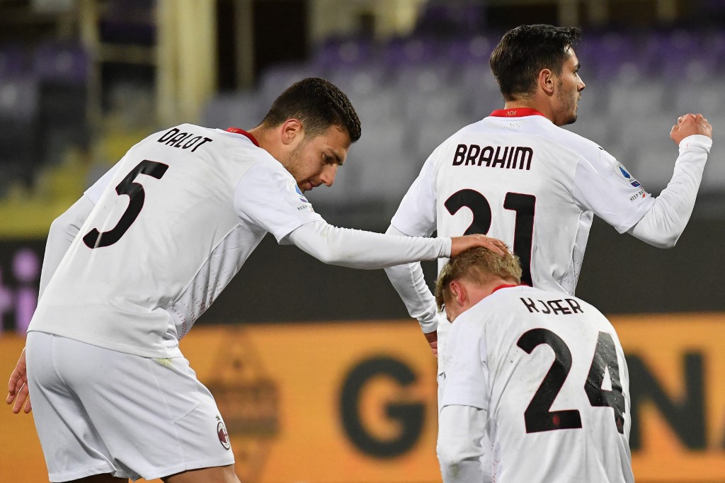 diogo-dalot-simon-kjaer-dan-brahim-diaz-di-serie-a-italia-fiorentina-vs-ac-milan-21-maret-2021.jpg