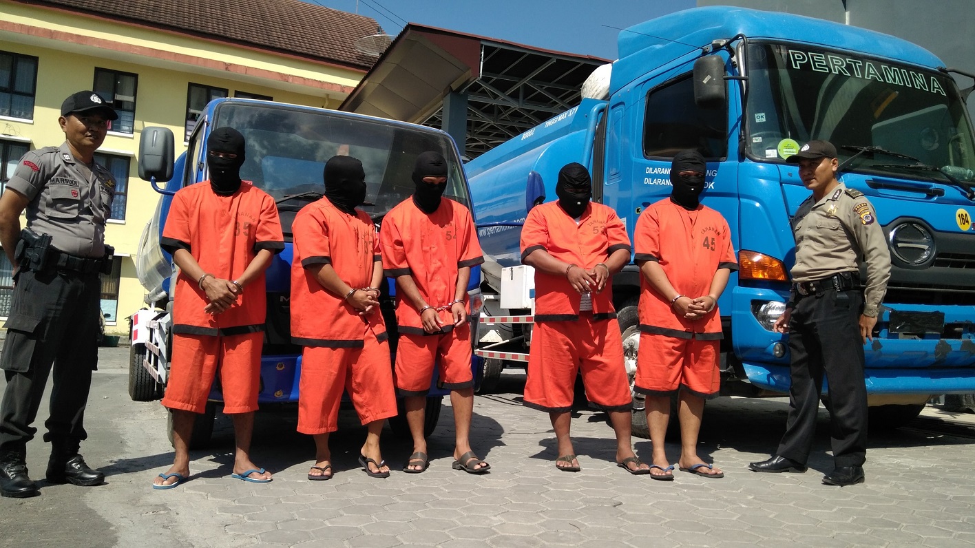 direktorat-kriminal-khusus-polda-diy-tangkap-pelaku-penyelundupan-bbm-solar-bersubsidi.jpg
