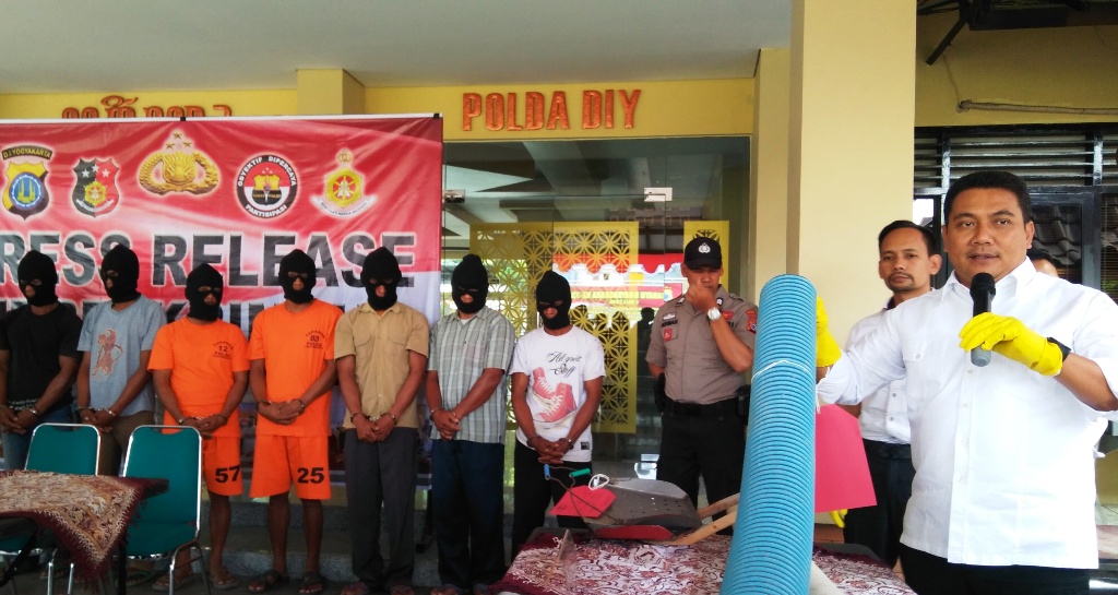direktorat-reserse-kriminal-khusus-menangkap-10-pelaku-penambangan-ilegal.jpg