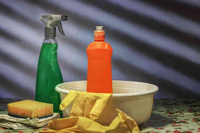 disinfektan-buatan-sendiri-bisa-malah-membahayakan.jpg