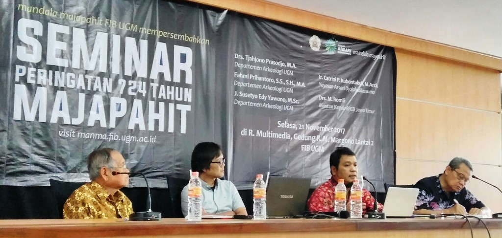 diskusi-724-tahun-majapahit-di-ruang-multimedia-fakultas-ilmu-budaya-ugm-selasa-21112017_20171121_164737.jpg