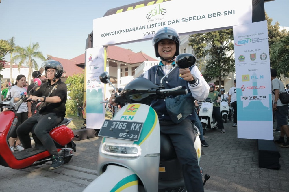 dukung-kampanye-langit-biru-pln-meriahkan-konvoi-e-bike.jpg