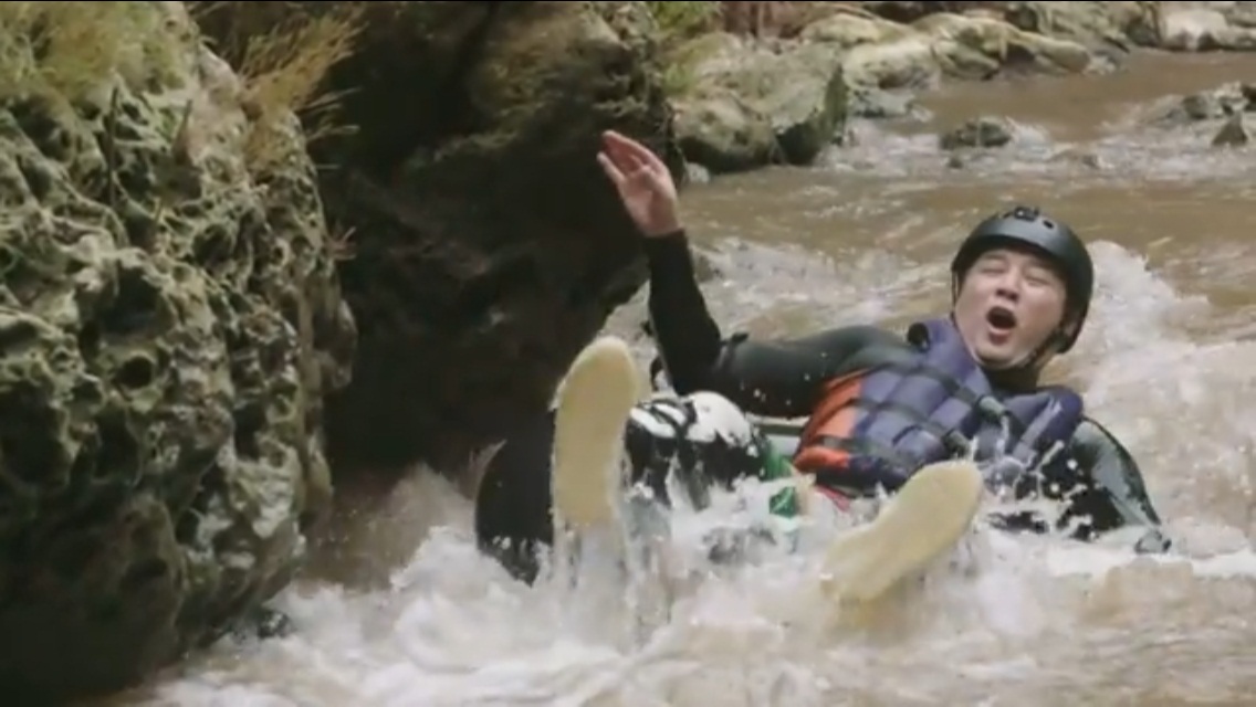 Ekspresi Kocak Shindong Super Junior saat Susur Gua Kalisuci di Gunungkidul, Ternyata Takut Air!