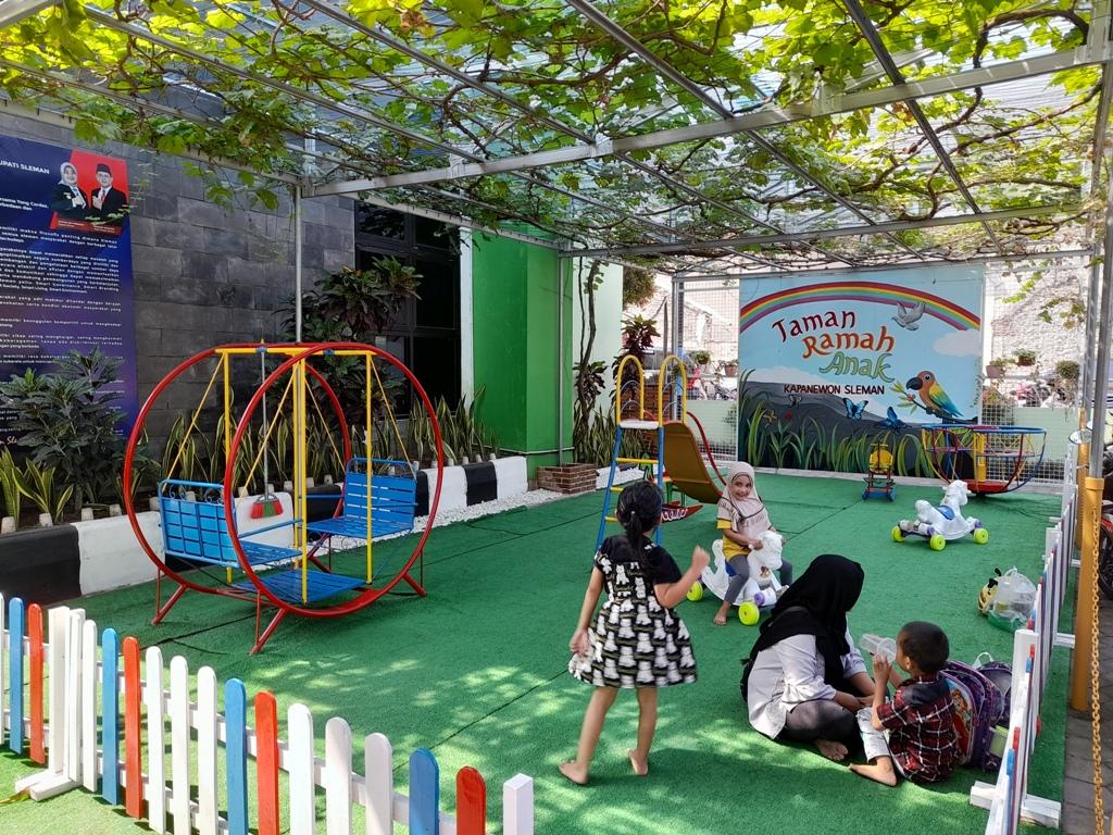 fasilitas-Taman-Ramah-Anak-bagian-outdoor-di-Kapanewon-Sleman.jpg