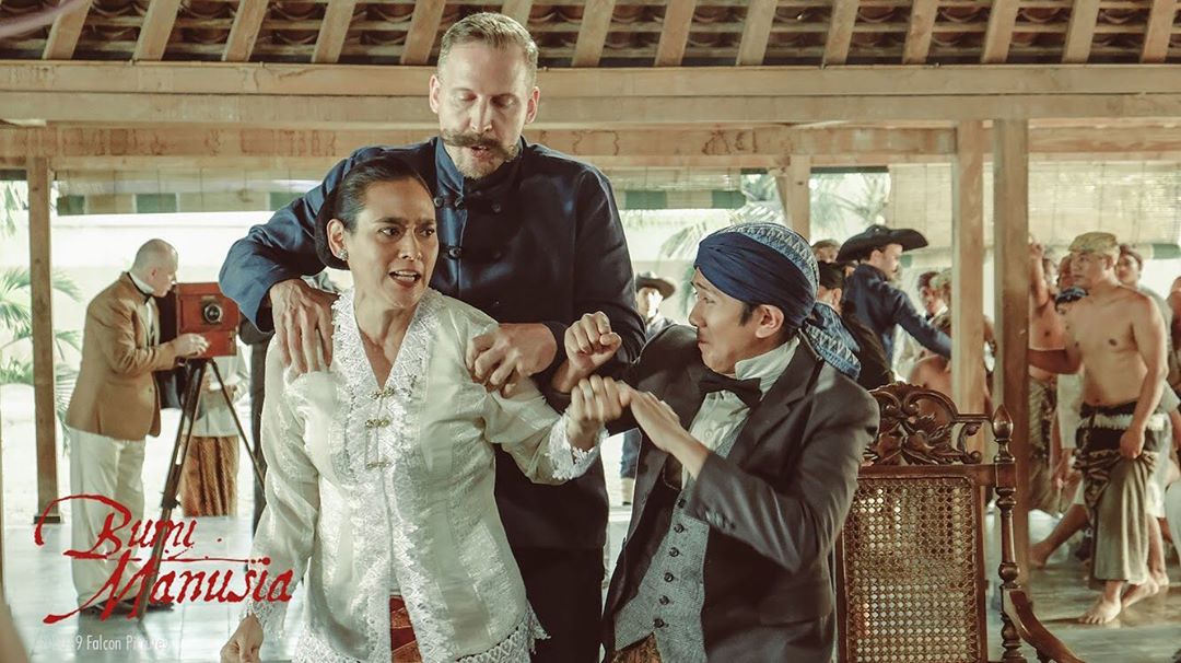 film-bumi-manusia-tidak-hanya-romansa-tapi-juga-kemanusiaan.jpg