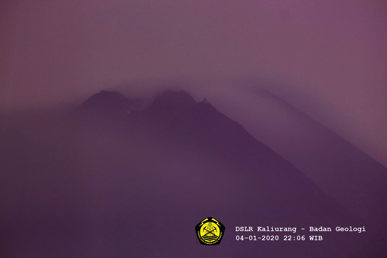 guguran-lava-pijar-merapi-senin-41-malam_2.jpg
