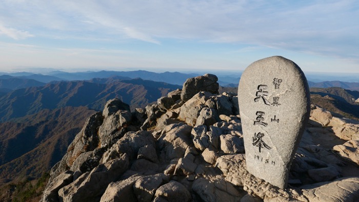 4 FAKTA Gunung Jiri, Lokasi Syuting Drama Korea Jirisan: Mistis dan Bersejarah!