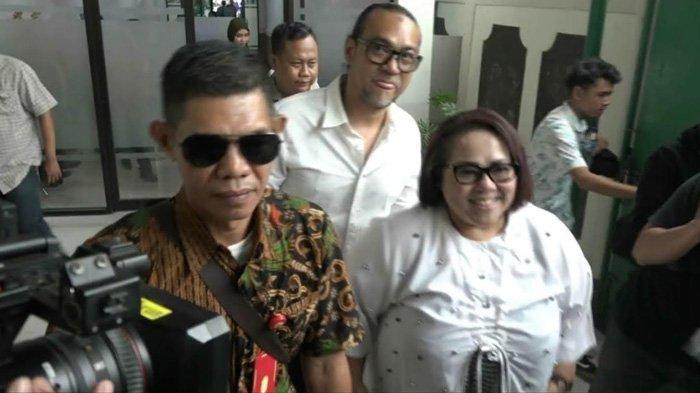 hari-ini-komedian-nunung-dan-suami-jalani-sidang-perdana-kasus-narkoba.jpg