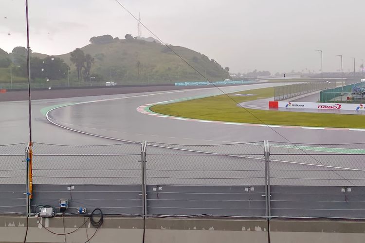 hujan-mengguyur-mandalika-motogp.jpg