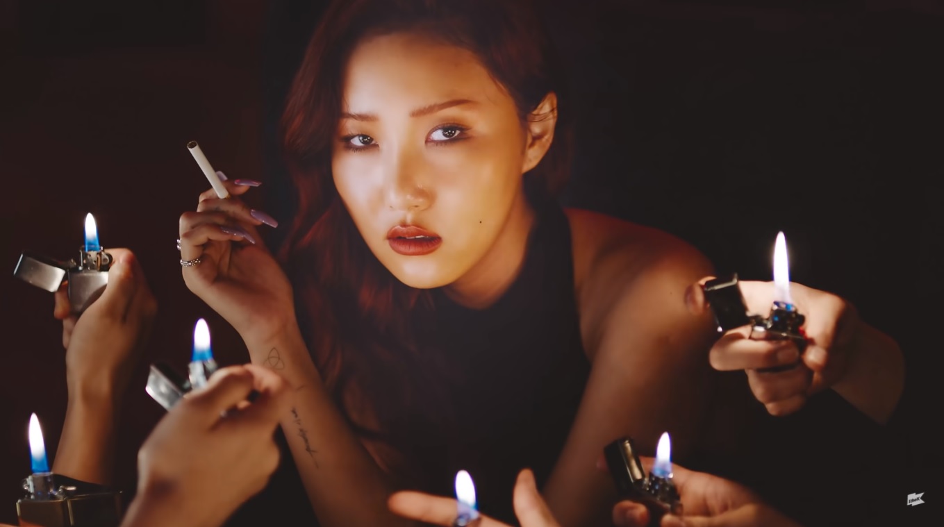 Lirik dan Terjemahan Lagu 'Na' Mini Album Baru Hwasa