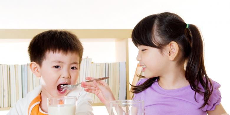 ilustrasi-anak-sedang-menyantap-makanan.jpg