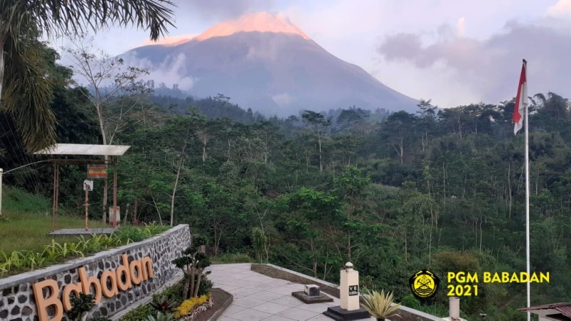 info-terkini-bpptkg-gunung-merapi-luncurkan-lava-pijar-20-kali-jarak-luncur-17-km-ke-barat-daya.jpg