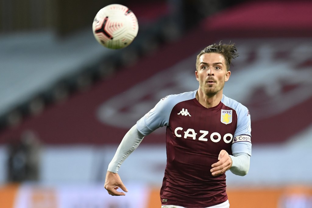 jack-grealish-mengejar-bola-saat-aston-villa-v-liverpool-di-villa-park-di-birmingham-4-oktober-2020.jpg
