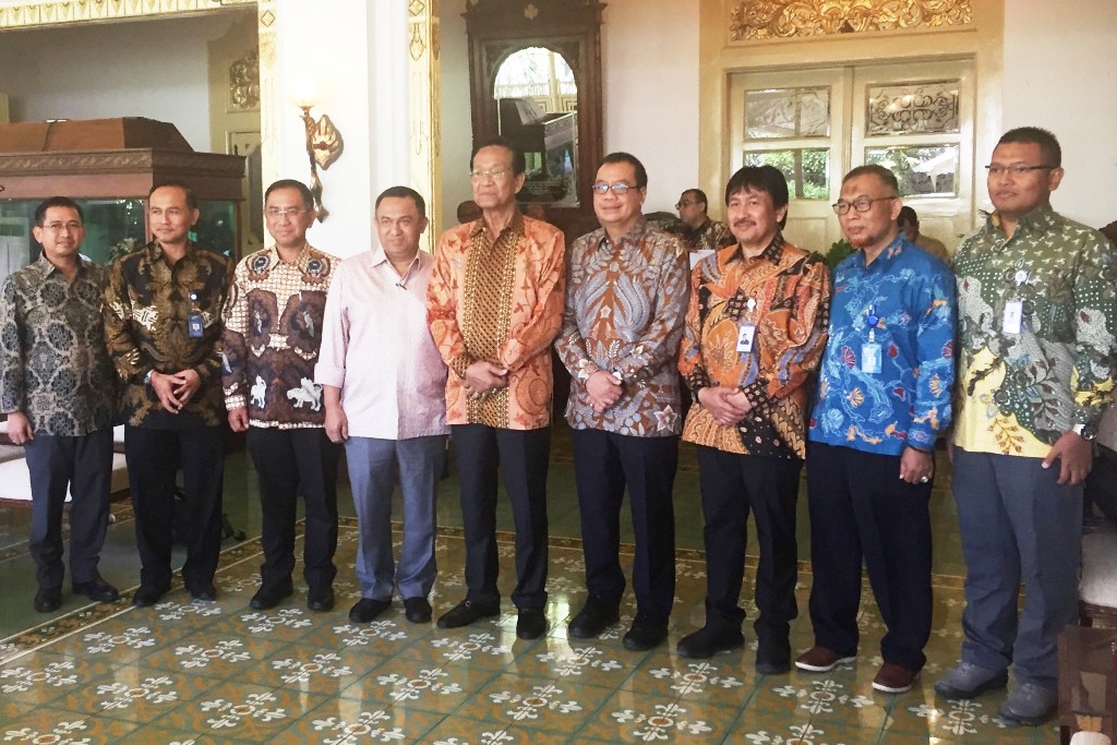 jajaran-pt-ap-i-dan-pt-pp-usai-melakukan-pertemuan-dengan-sri-sultan-hamengku-buwono-x_20180716_164216.jpg