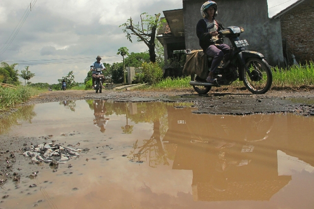 jalan-rusak-klaten_20170217_182429.jpg