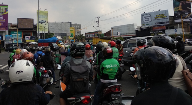 jelang-sore-simpang-kentungan-terpantau-ramai-lancar_20180525_145203.jpg