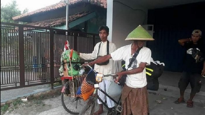 jemaah-haji-ngonthel-dari-kebumen_2_20180531_143903.jpg