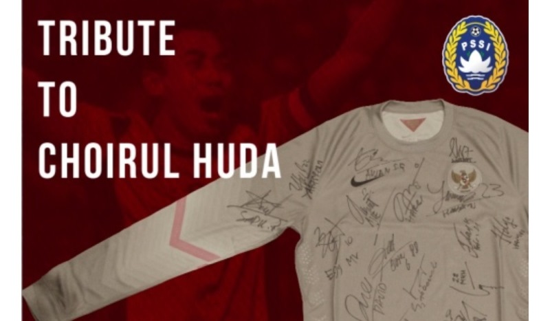 jersey-yang-didedikasikan-untuk-legenda-persela-lamongan-choirul-huda-yang-meninggal_20171123_161915.jpg
