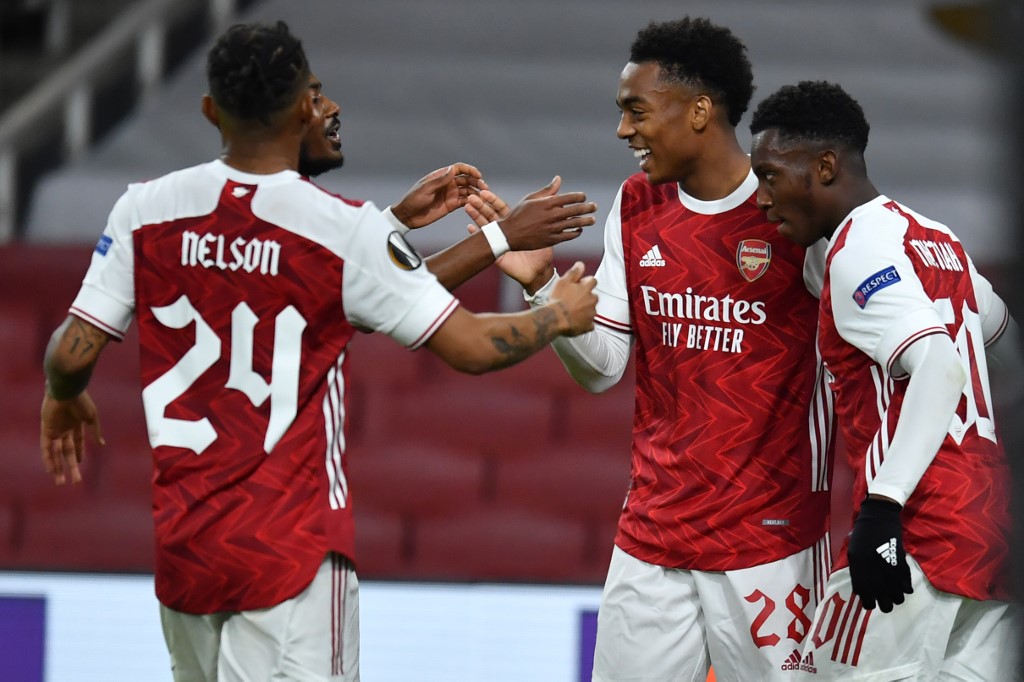 joe-willock-merayakan-bersama-rekan-setelah-cetak-gol-kedua-di-liga-europa-arsenal-v-dundalk.jpg