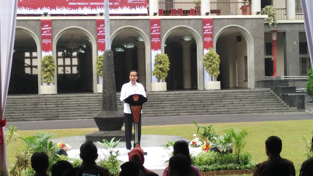 jokowi-di-ugm_20170722_105950.jpg