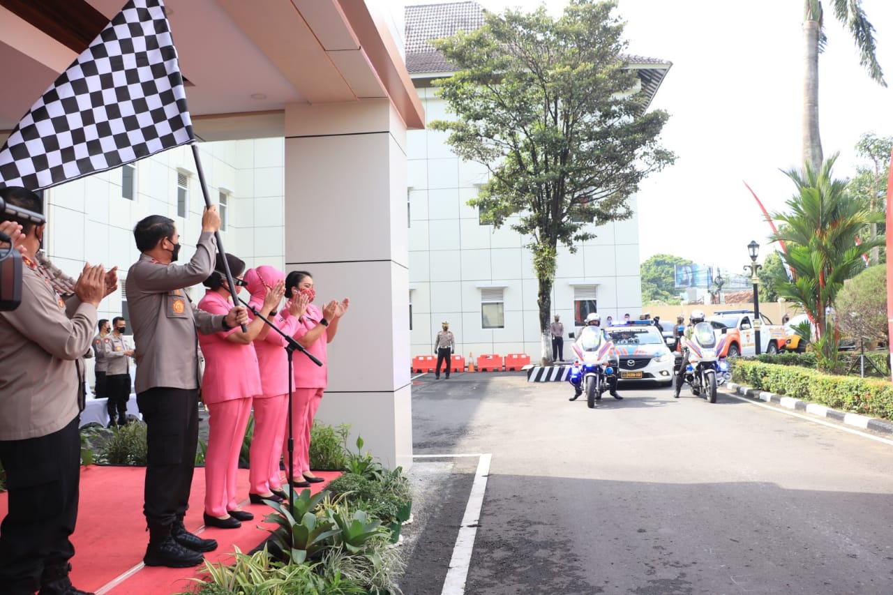 Polda DIY Salurkan 1.600 Paket Sembako ke Masyarakat yang Terdampak Covid-19