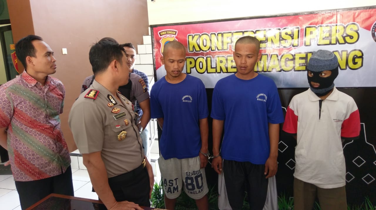 kapolres-magelang-akbp-yudianto-adhi-nugroho-menginterogasi-para-pelaku-curanmor.jpg