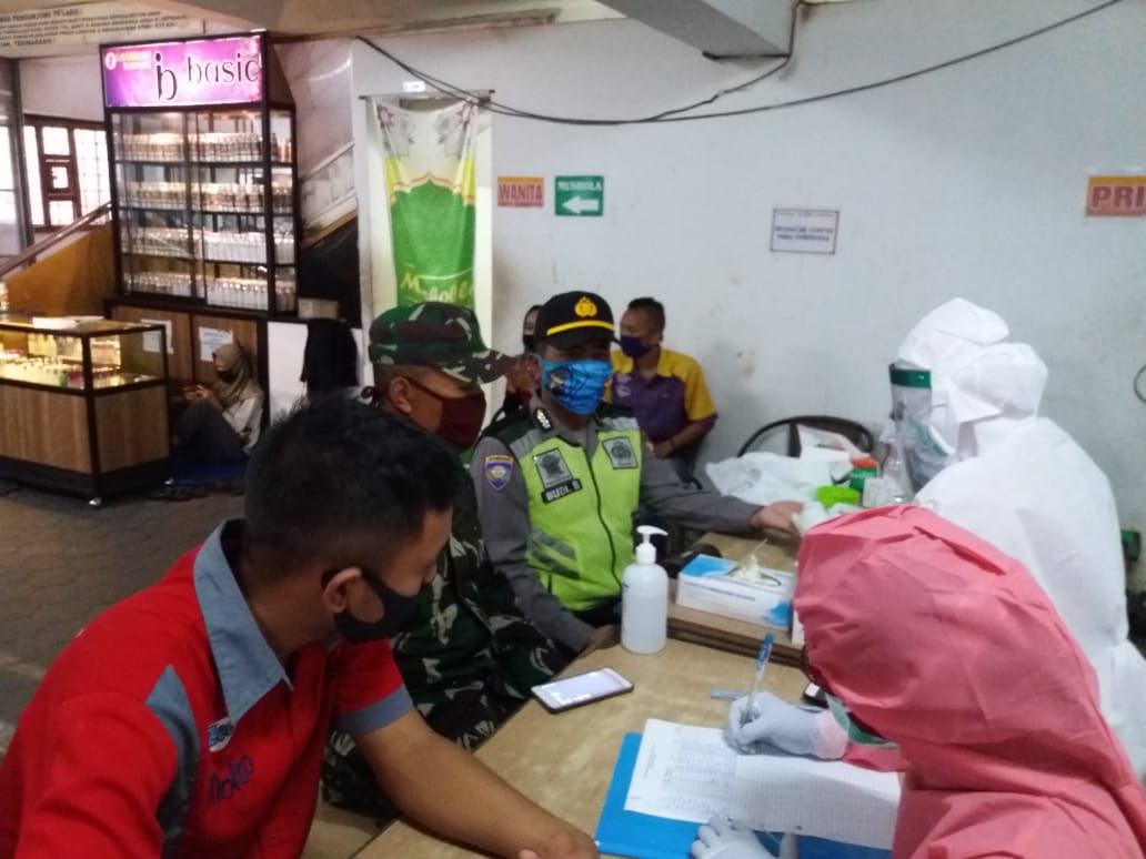 kapolsek-muntilan-akp-mudiyanto-memantau-pelaksanaan-rapid-test.jpg