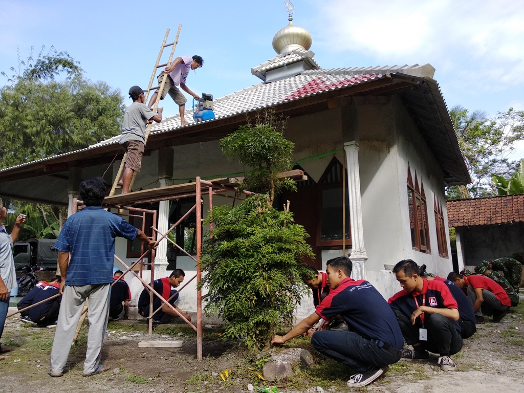 Alfamidi dan TNI AD Lakukan Bakti Sosial di Pakem, Sleman