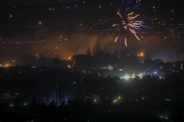 kembang-api-prambanan7_20180101_005250.jpg