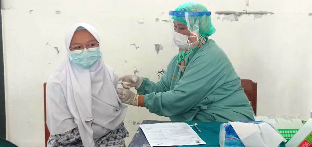 kemenag-kabupaten-magelang-gelar-vaksinasi-massal-untuk-lingkungan-ponpes.jpg