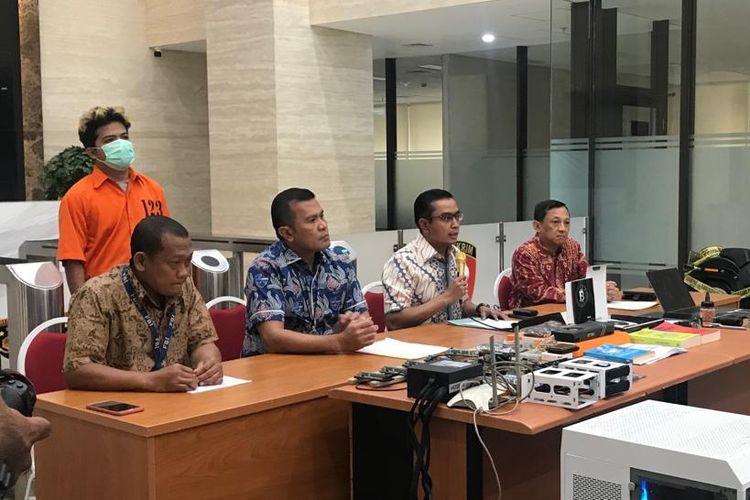 kepala-subdit-ii-direktorat-tindak-pidana-siber-bareskrim-polri-kombes-rickynaldo-chairul.jpg