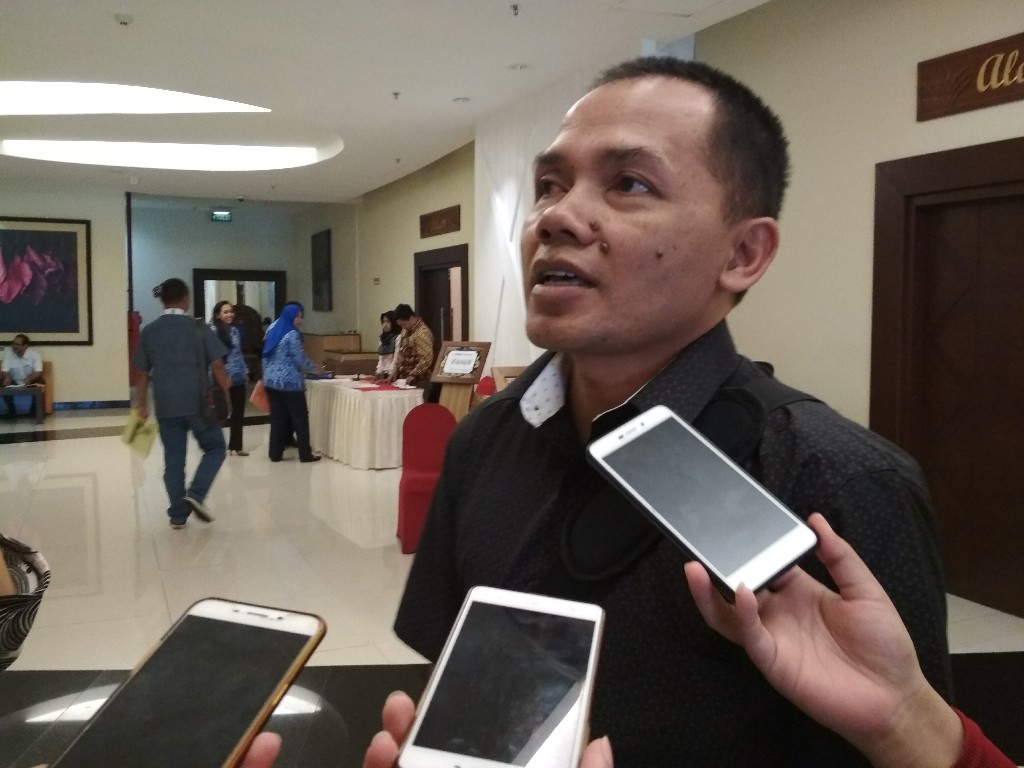 ketua-kpu-kabupaten-magelang-afifudin-memberikan-keterangan-kepada-awak-media_20180417_153907.jpg