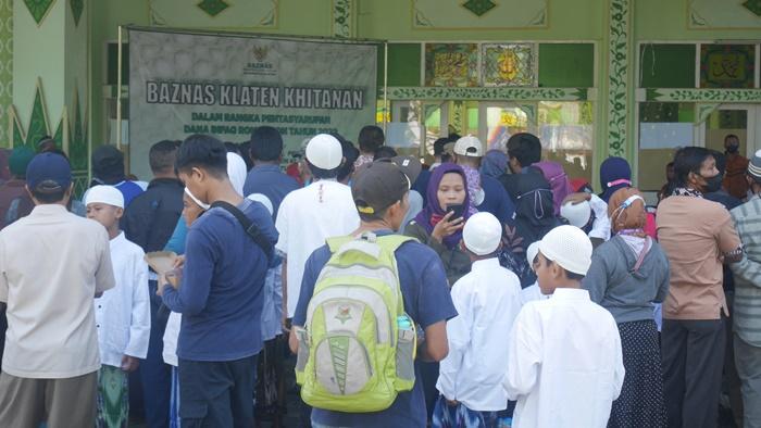 khitan-massal-di-Aula-Masjid-Raya-Klaten.jpg